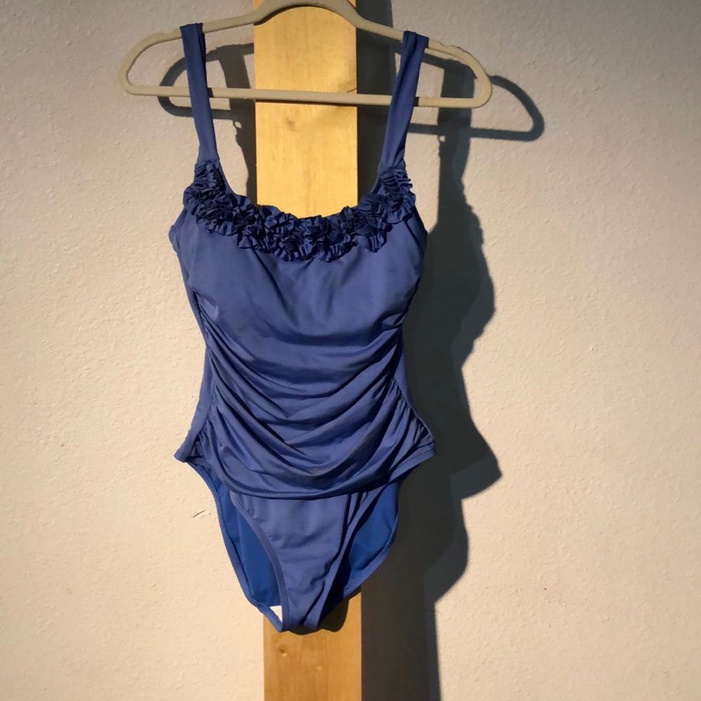 Ruffled One Piece Kenneth Cole Swimsuit M